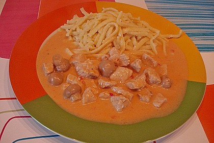 Puten - Sahne - Gulasch auf Bandnudeln 10