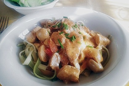 Puten - Sahne - Gulasch auf Bandnudeln 11