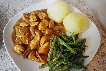 Puten - Sahne - Gulasch auf Bandnudeln 13
