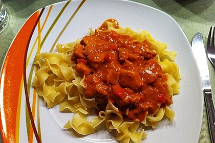 Puten - Sahne - Gulasch auf Bandnudeln 15