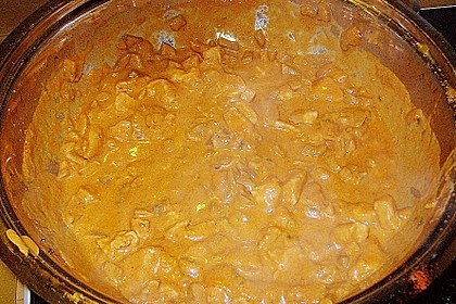 Puten - Sahne - Gulasch auf Bandnudeln 1