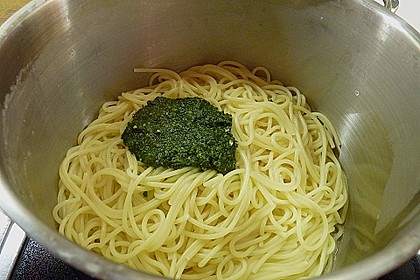 B&auml;rlauchpesto mit Nudeln 2