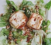 &Uuml;berbackener Ziegenk&auml;se mit Honigsauce (Bild)