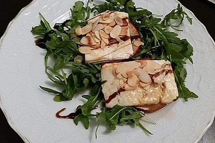 Überbackener Ziegenkäse mit Honigsauce 49