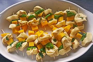 Fruchtige Tortellini - Spieße