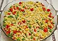 Bunter Konfettisalat mit Nudeln