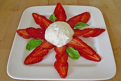 Erdbeercarpaccio mit Kokoscreme 1