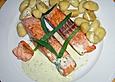 Gebratener Lachs auf Gnocchi mit B&auml;rlauch - Frischk&auml;se - Sauce