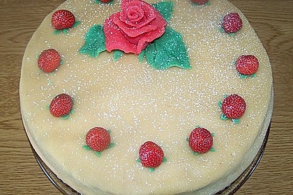 Erdbeer - Marzipan - Torte 5