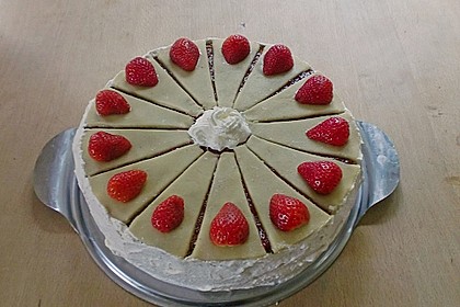 Erdbeer - Marzipan - Torte 20
