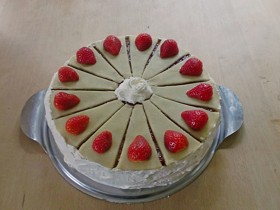 Erdbeer - Marzipan - Torte (Rezept mit Bild) von liebeskeks | Chefkoch.de
