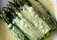 Gr&uuml;ner Spargel mit Safransauce