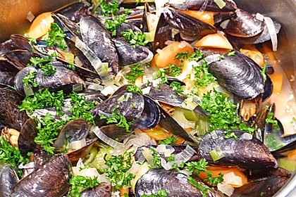 Miesmuscheln in pikantem Gemüsesud 6