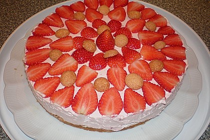 Erdbeer - Amarettini - Torte