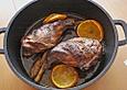 Portugiesisches Kaninchen mit Orangen