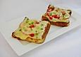 &Uuml;berbackener Toast mit Hackfleisch