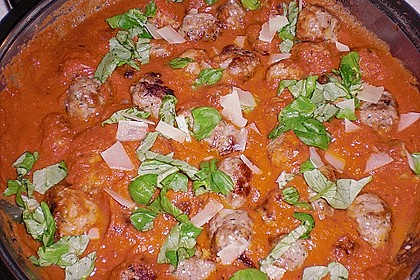 Italienische Fleischkl&ouml;&szlig;chen in Tomatenso&szlig;e