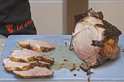 Krustenbraten vom Schwein mit Kartoffelp&uuml;ree und Karamellsauerkraut 1