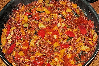Gemüsetopf mit Paprika, Hackfleisch, Zucchini und Pilzen 1