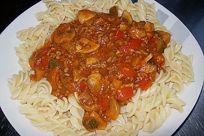 Gemüsetopf mit Paprika, Hackfleisch, Zucchini und Pilzen 7