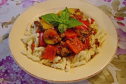 Gemüsetopf mit Paprika, Hackfleisch, Zucchini und Pilzen 15