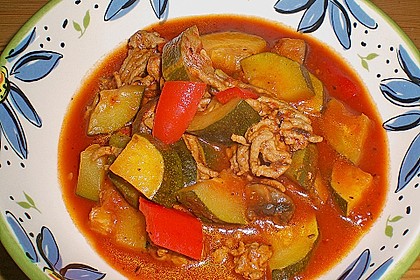 Gemüsetopf mit Paprika, Hackfleisch, Zucchini und Pilzen 6