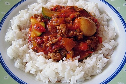 Gemüsetopf mit Paprika, Hackfleisch, Zucchini und Pilzen 2