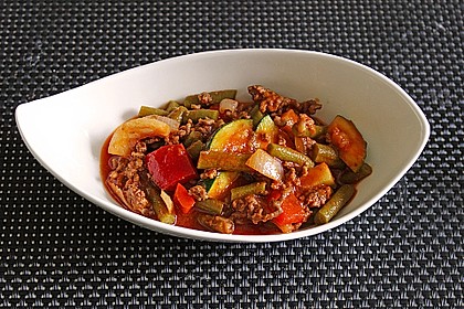 Gemüsetopf mit Paprika, Hackfleisch, Zucchini und Pilzen 3