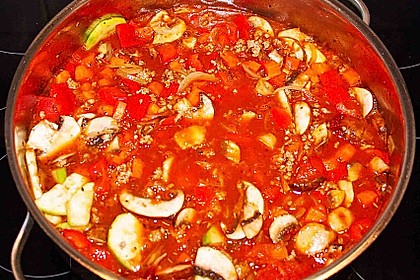 Gemüsetopf mit Paprika, Hackfleisch, Zucchini und Pilzen 17