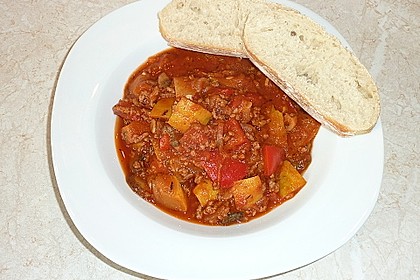 Gemüsetopf mit Paprika, Hackfleisch, Zucchini und Pilzen 9