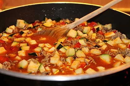 Gemüsetopf mit Paprika, Hackfleisch, Zucchini und Pilzen 14