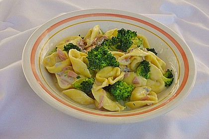 Tortelloni mit Brokkoli - Schinken - Sahne - Sauce 1