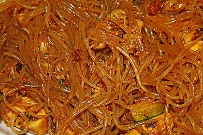 Feuriger Glasnudelsalat mit Huhn