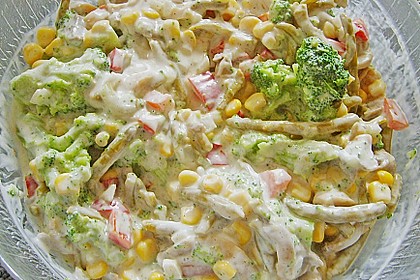 Gemüsesalat mit Brokkoli, Mais und Champignons 1