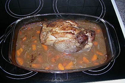 Bayrischer Krustenbraten mit leckerer So&szlig;e 10
