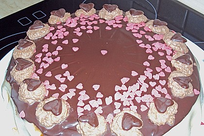 Bananen - Schokoladen - Torte mit Marzipandecke 4