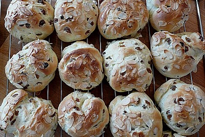 Rosinenbrötchen 9