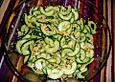 Gurkensalat mit Erdn&uuml;ssen und Chili