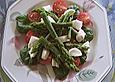Sommersalat mit gr&uuml;nem Spargel