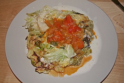 Wirsing - Lasagne mit Ziegenk&auml;se auf Tomatensauce