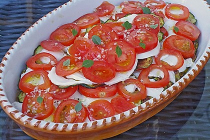 Tomaten - Zucchini Salat mit Mozzarella 4