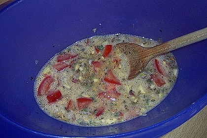 Eierkuchen mit Tomaten und Kr&auml;utern
