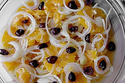 Zwiebelsalat mit Orangen und Oliven 2