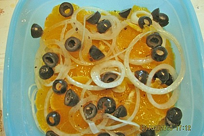 Zwiebelsalat mit Orangen und Oliven 3