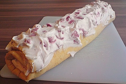 Erdbeer - Biskuit - Rolle 7