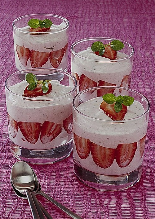 Erdbeer- Minz - Mousse (Rezept mit Bild) von RamaCremefine | Chefkoch.de