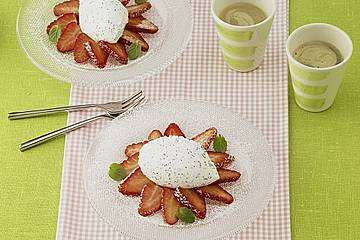 Mohn - Quark - Mousse mit Erdbeersalat
