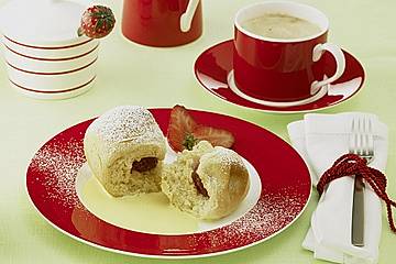 Buchteln mit Vanillasauce