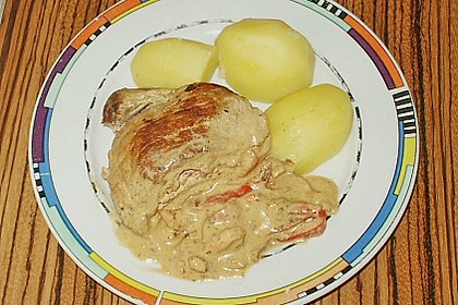 Gef&uuml;llte Schnitzel mit Frischk&auml;se und Paprika