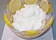 Zitroneneiscreme in Eisschale
